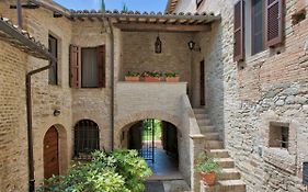 Charming Holiday Home With Large Garden In Bevagna